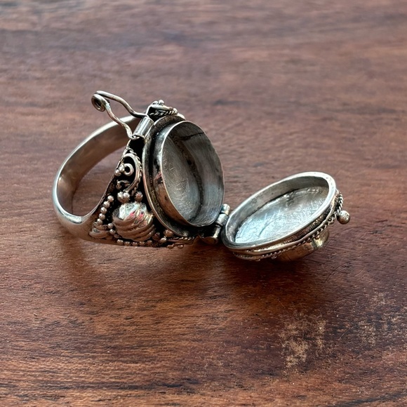 Sterling Silver Poison Locket Ring with Blue Topaz size 7 - Picture 4 of 8